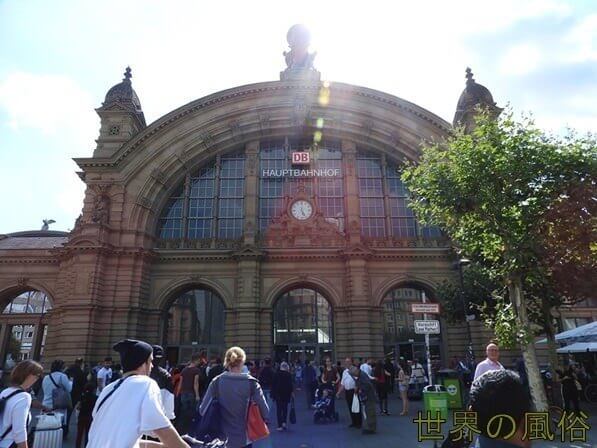 フランクフルト空港到着から市内の中央駅への行き方 荷物受け取りからSIMカードまで全解説